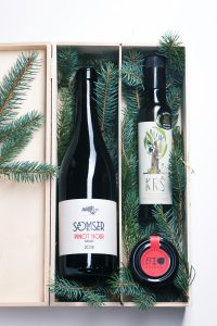 weihnachtsgeschenk-holzkiste-spätburgunder-wein-olivenöl